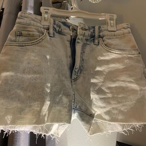 Adorable high-waisted jean shorts for the summertime.